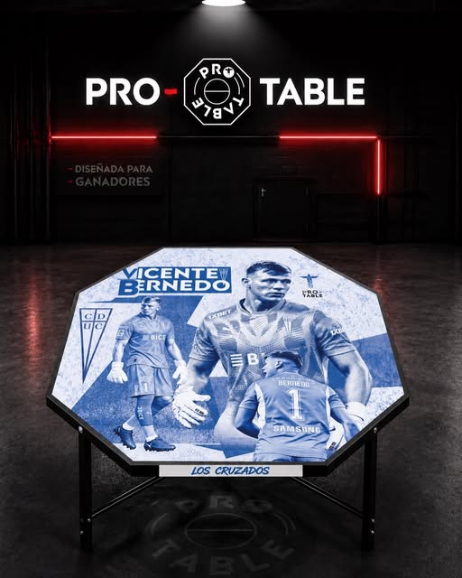 Ejemplo publicado por Pro Table de una mesa personalizada con diseño de Los Cruzados